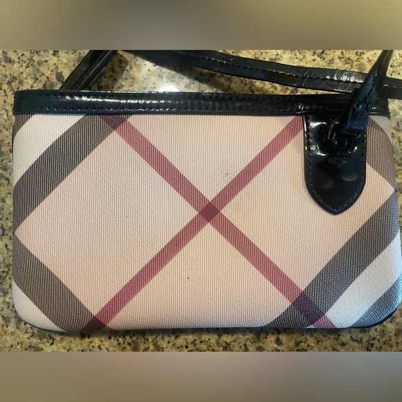 Authentic Burberry wristlet/wallet - Picture 2 of 9